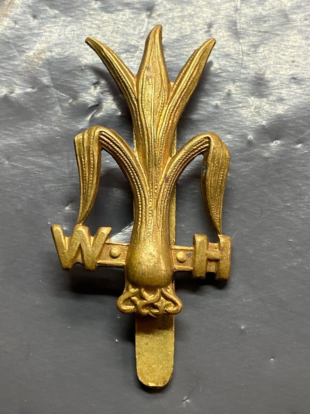 WW1  British Army Welsh Horse Cap Badge
