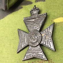 Lade das Bild in den Galerie-Viewer, Original WW2 British Army Cap Badge - King&#39;s Royal Rifle Corps - The Militaria Shop
