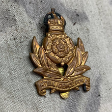 Charger l&#39;image dans la galerie, Origianl WW2 British Army Intelligence Corps Cap Badge
