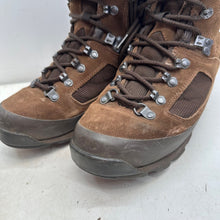 Load image into Gallery viewer, British Army Surplus Brown Leather Combat Boots - Iturri - Size UK 8 L - The Militaria Shop
