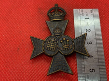 Load image into Gallery viewer, Original WW1 British Army Queen&#39;s Westminsters Rifle Regiment Cap Badge
