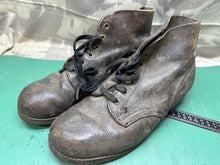 Charger l&#39;image dans la galerie, Original British Army Hobnailed Soldiers Ankle Ammo Boots WW2 Style - Size EU 41
