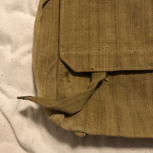 Lade das Bild in den Galerie-Viewer, Original WW2 British Army 37 Pattern Large Pack - Indian Made - Great Condition
