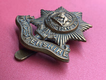 Load image into Gallery viewer, Original WW1 British Army Cap Badge - Worcestershire Regiment
