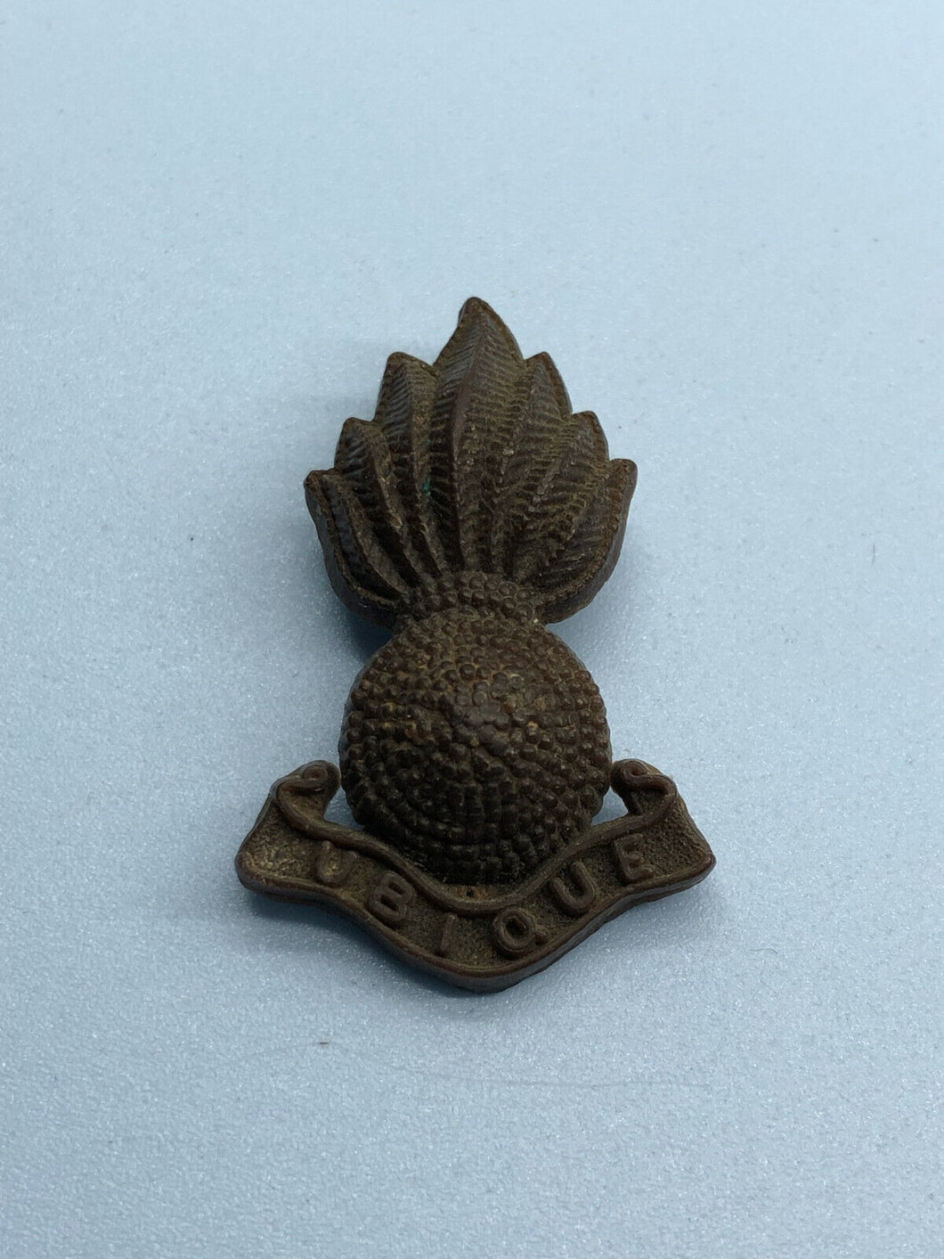 Original WW2 British Army Bakelite Economy Royal Artillery Cap Badge