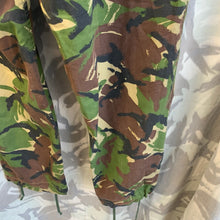 Lade das Bild in den Galerie-Viewer, Geuine British Army DPM Camouflaged Combat Trousers - 75/80/96
