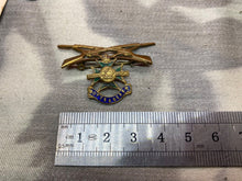 Load image into Gallery viewer, Original British Army - Notts &amp; Derby Regiment Sweetheart Brooch
