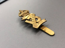 Charger l&#39;image dans la galerie, Original WW2 British Army 13th/18th Royal Hussars Cap Badge
