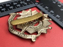 Load image into Gallery viewer, Original WW2 British Army Bedfordshire and Hertfordshire Regiment Cap Badge
