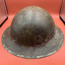 Lade das Bild in den Galerie-Viewer, WW2 Britische Armee Mk2 Brodie Kampfhelm - Ungereinigtes, unberührtes Original 
