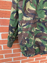 Lade das Bild in den Galerie-Viewer, Genuine British Army DPM Camouflaged Combat Field Jacket - Size 190/104
