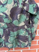 Charger l&#39;image dans la galerie, Original British Army 1968 Pattern Combat Smock Jacket - 34&quot; Chest - Unusual
