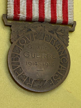 Load image into Gallery viewer, Original French Army  1914 / 1918 Commemorative War Medal
