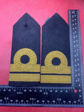 Charger l&#39;image dans la galerie, Original Pair of British Royal Navy Officers Epaulettes
