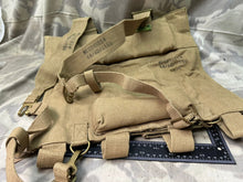 Lade das Bild in den Galerie-Viewer, Original British Army Vickers Box / Radio Equipment Rare Backpack 37 Pattern
