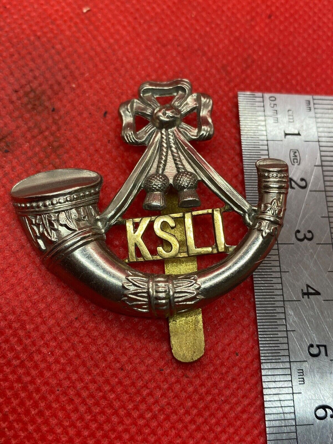 Original WW1/WW2 British Army Kings Shropshire Light Infantry Regiment Cap Badge