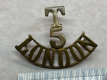 Lade das Bild in den Galerie-Viewer, Original WW1 British Army 5th London Territorial Battalion Brass Shoulder Title

