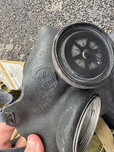 Load image into Gallery viewer, Original WW2 British Army Assault Mask Set in Bag (No Filter)
