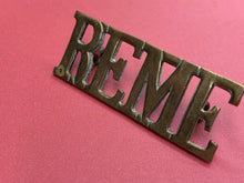 Load image into Gallery viewer, Original WW2 British Army REME Electrical Mechanical Engineers Shoulder Title
