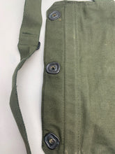 Lade das Bild in den Galerie-Viewer, Genuine US Army Vietnam War M25A1 Tank Crew Gas Mask Carrying Bag
