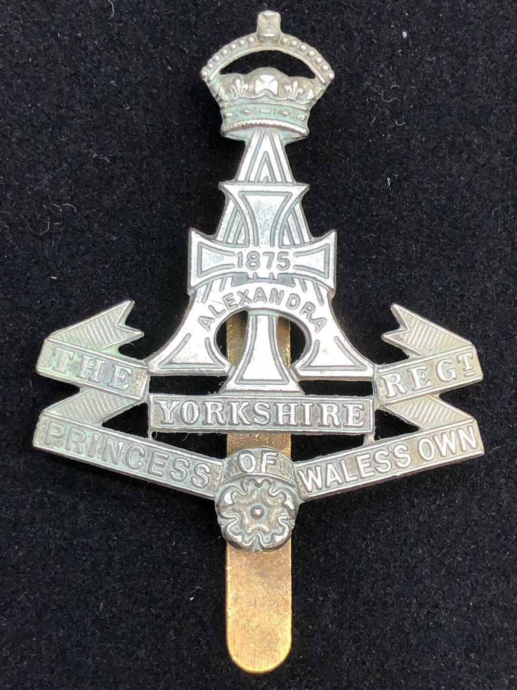 Original WW2 British Army The Green Howards Princess of Wales Own Cap Badge