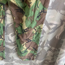 Lade das Bild in den Galerie-Viewer, British Army DPM 1968 Pattern Camouflaged Combat Trousers - Size 32&quot; Waist

