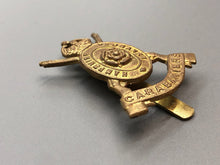 Lade das Bild in den Galerie-Viewer, Original British Army WW2 British Army Hampshire Yeomanry Carabiniers Cap Badge
