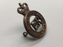 Load image into Gallery viewer, Genuine British Army EIIR The Blues and Royals Cap Badge
