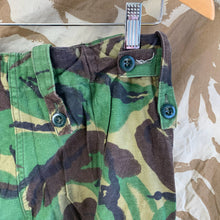 Lade das Bild in den Galerie-Viewer, Britische Armee DPM Camouflage Hose für gemäßigte Temperaturen - 75/80/96 - Vintage Kleidung
