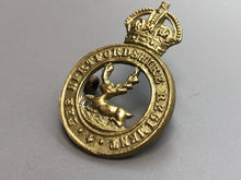 Load image into Gallery viewer, Original WW2 British Army The Hertfordshire Regiment Cap Badge
