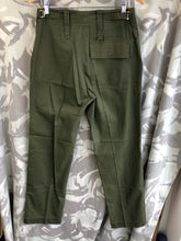 Charger l&#39;image dans la galerie, Genuine British Army Olive Green Lightweight Fatigue Combat Trousers - 85/88/104
