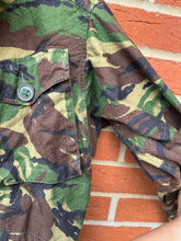 Lade das Bild in den Galerie-Viewer, Genuine British Army DPM Camouflaged Combat Field Jacket - Size 190/104
