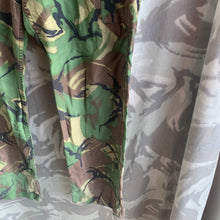 Lade das Bild in den Galerie-Viewer, British Army DPM 1968 Pattern Camouflaged Combat Trousers - Size 32&quot; Waist
