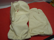 Load image into Gallery viewer, Original WW2 British Army Gunners Winter White Gloves - Dated 1941
