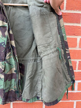 Load image into Gallery viewer, Original British Army 1968 Pattern Combat Smock Jacket - 34&quot; Chest - Unusual
