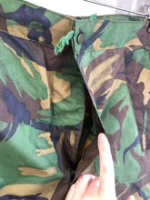 Lade das Bild in den Galerie-Viewer, Genuine British Army DPM Camouflage Waterproof Trousers - Leg 70cm Waist 80cm
