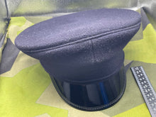Lade das Bild in den Galerie-Viewer, Original British Army Peaked Cap- Size 59cm - The Militaria Shop
