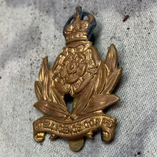 Charger l&#39;image dans la galerie, Origianl WW2 British Army Intelligence Corps Cap Badge
