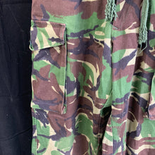 Lade das Bild in den Galerie-Viewer, Genuine British Army DPM Camouflaged Combat Trousers Lightweight - Size 80/76/92
