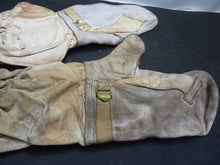 Load image into Gallery viewer, Original WW2 Pattern British Army White Camouflaged Gloves / Gunners Mittens
