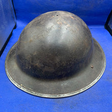 Lade das Bild in den Galerie-Viewer, Original WW2 British Army Mk2 Brodie Combat Helmet
