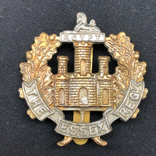 Lade das Bild in den Galerie-Viewer, Genuine WW2 British Army Brass Cap Badge - Essex Regiment - The Militaria Shop
