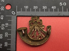 Charger l&#39;image dans la galerie, Original WW2 British Army Kings Crown Collar Badge - Shropshire Light Infantry
