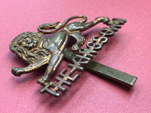 Load image into Gallery viewer, Original WW2 British Army The King&#39;s Own Regiment Cap Badge - Soldier Numbered
