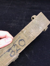 Charger l&#39;image dans la galerie, Original WW2 British Army 37 Pattern No.4 Stick Bayo Webbing Frog
