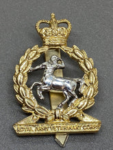 Lade das Bild in den Galerie-Viewer, Original British Army Royal Army Veterinary Corps Cap Badge
