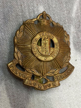 Lade das Bild in den Galerie-Viewer, Original WW1 British ArmyTenth London Hackney Regiment Cap Badge

