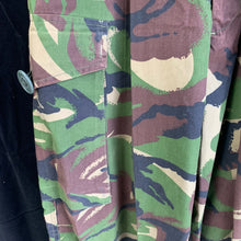 Lade das Bild in den Galerie-Viewer, Genuine British Army DPM Camouflaged Combat Trousers Lightweight - Size 80/76/92
