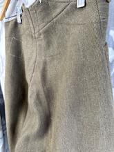 Load image into Gallery viewer, Original WW2 British Army Officers Riding Breeches - 26&quot; Waist
