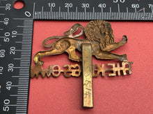 Load image into Gallery viewer, Original WW2 British Army The King&#39;s Own Regiment Cap Badge - Soldier Numbered
